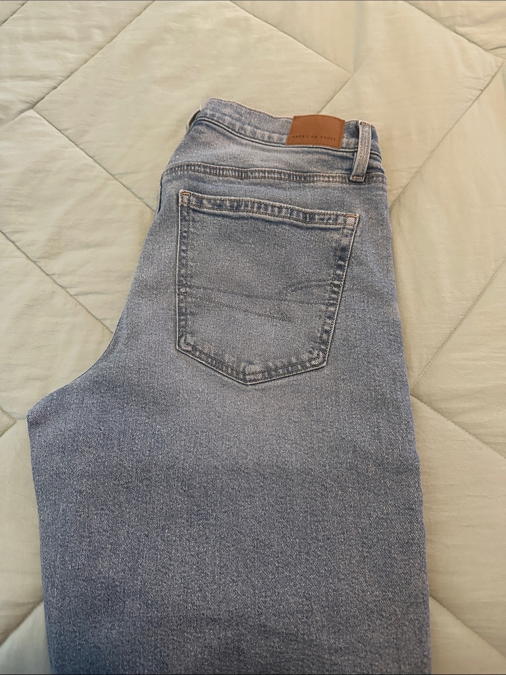 American Eagle Outfitters Women’s 8 Short, Stovepipe Jean
Mid wash
